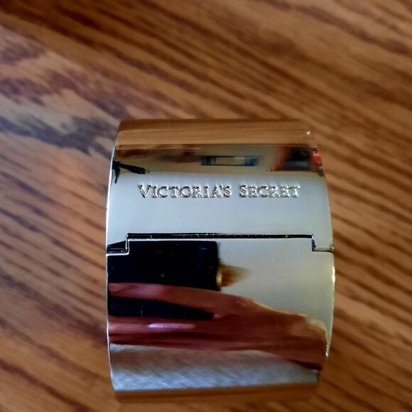 VICTORIA'S SECRET Gold and Crystal Wide Cuff Bracelet Y2K - Picture 3 of 8